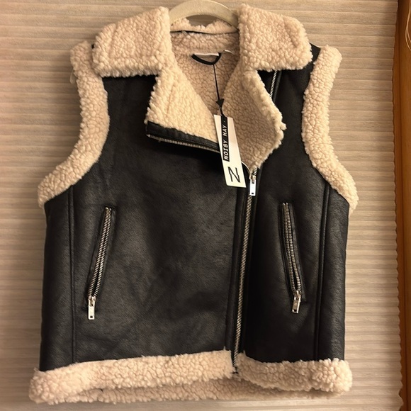 NWT Noisy May Shearling Vest Black Small - Picture 1 of 5